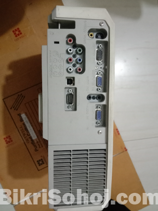 প্রজেক্টর  হিটাচী CP-X 3011